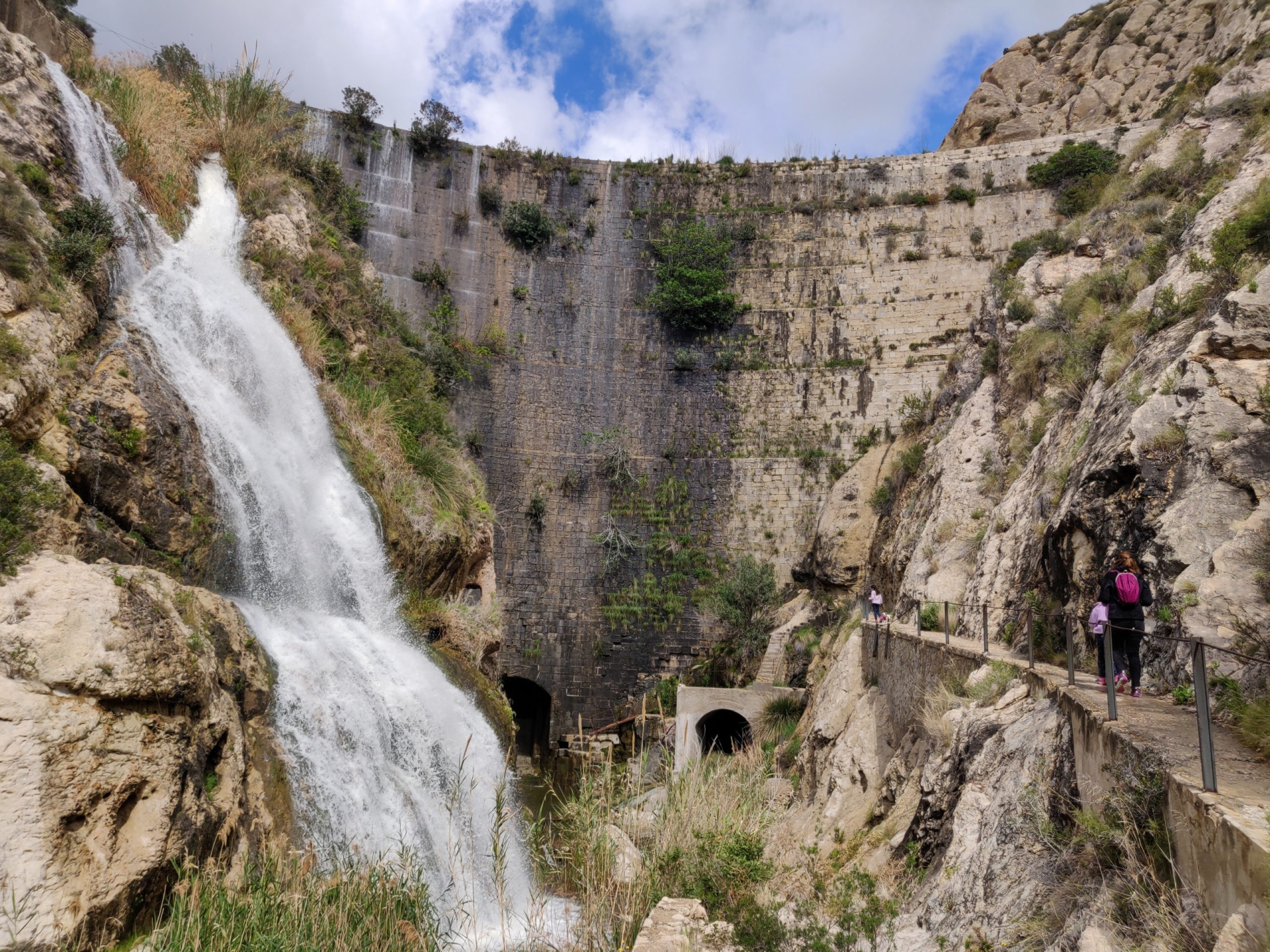 Tour visita al Pantano de Tibi y taller de queso de Alicante