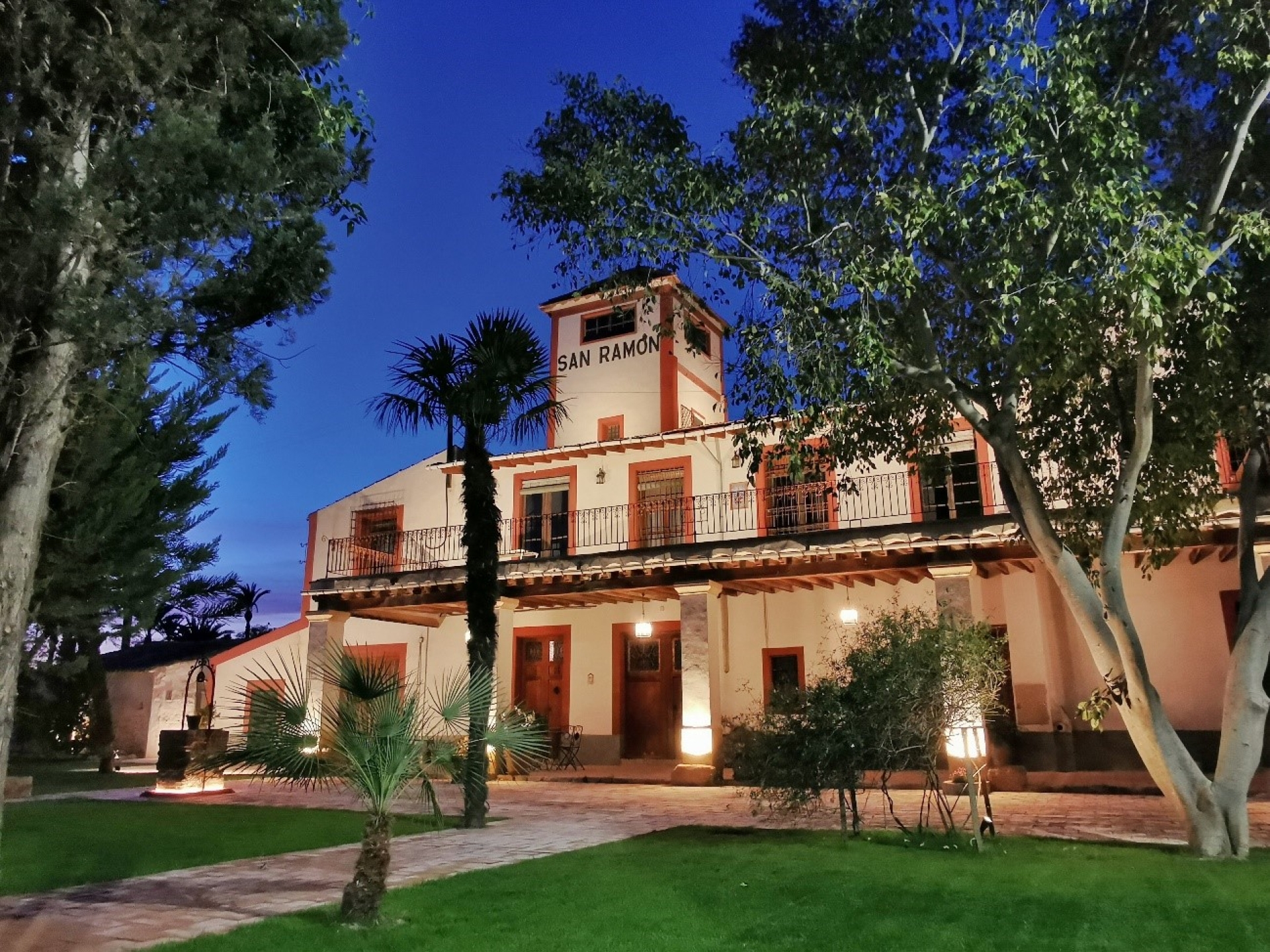 Tradiciones y oficios en Elche más taller de Palma blanca 